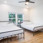 Stunning Elegance 4Br2.5 Ba Near Vibrant Downtown