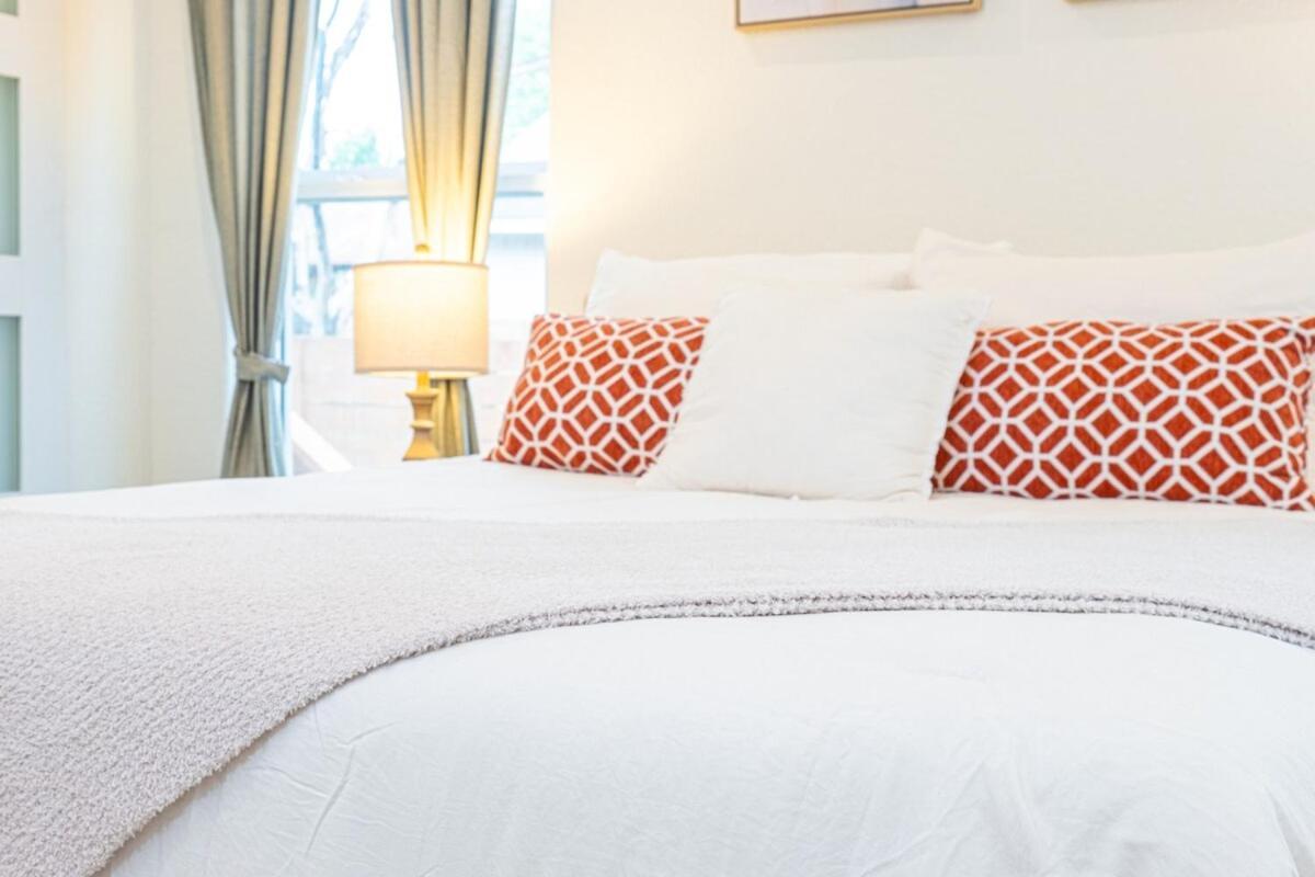 Сasa de vacaciones Stunning Elegance 4br2.5 Ba Near Vibrant Downtown