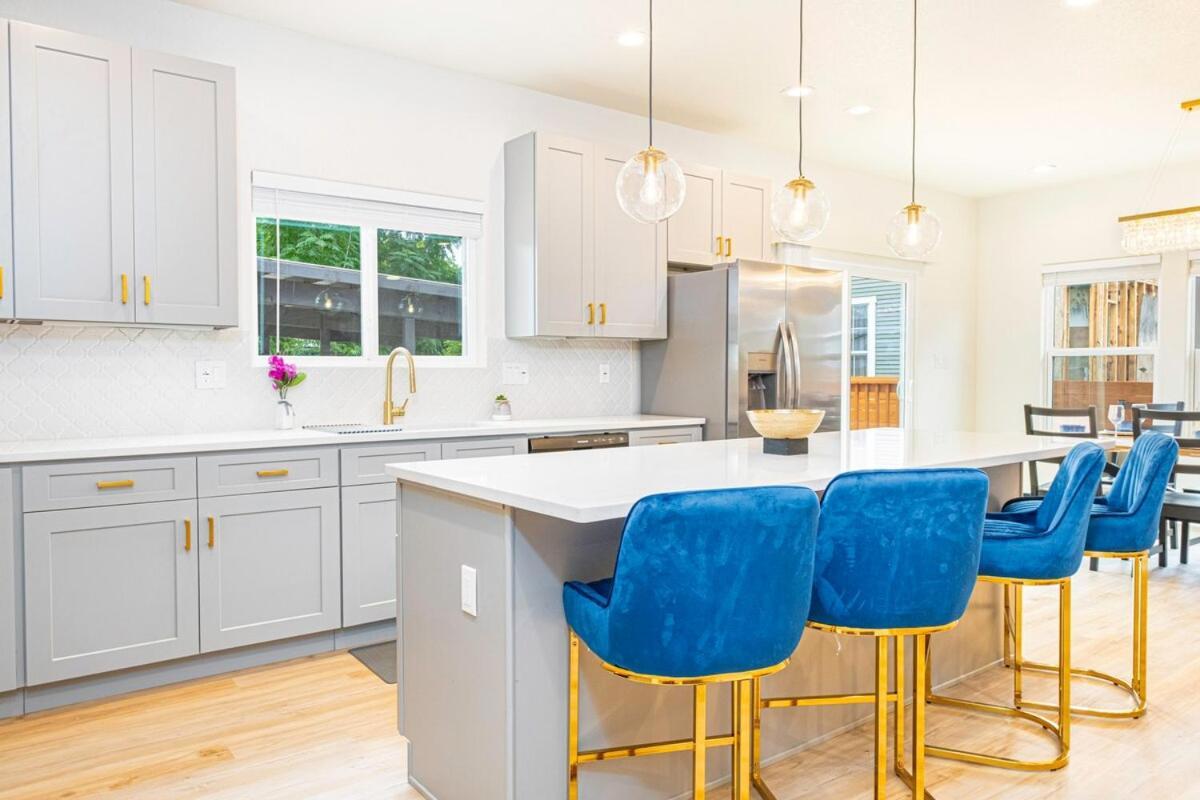 Сasa de vacaciones Stunning Elegance 4br2.5 Ba Near Vibrant Downtown *