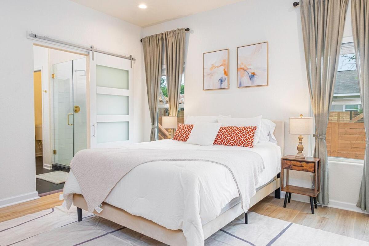 Stunning Elegance 4br2.5 Ba Near Vibrant Downtown *