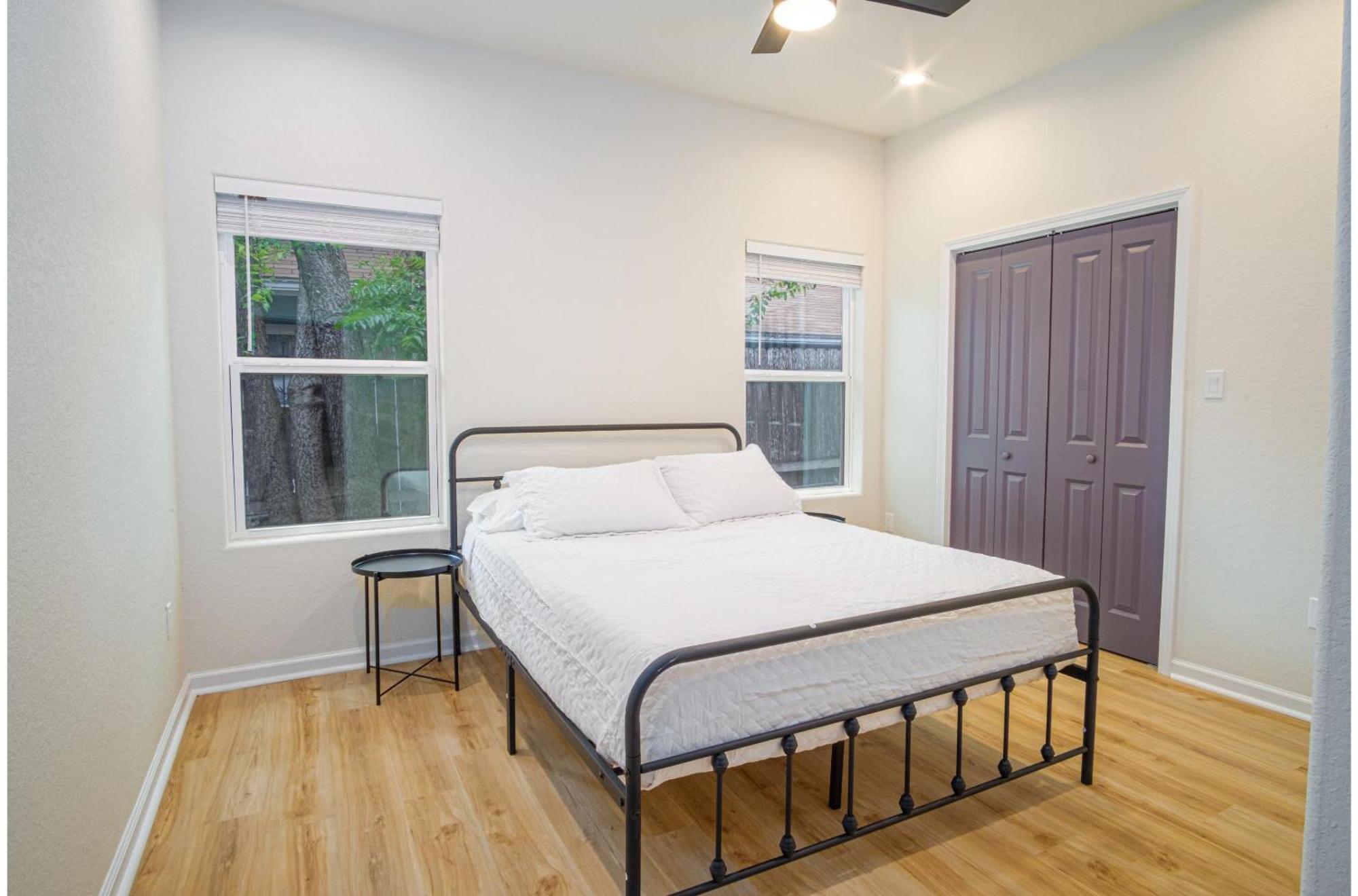 Stunning Elegance 4br2.5 Ba Near Vibrant Downtown