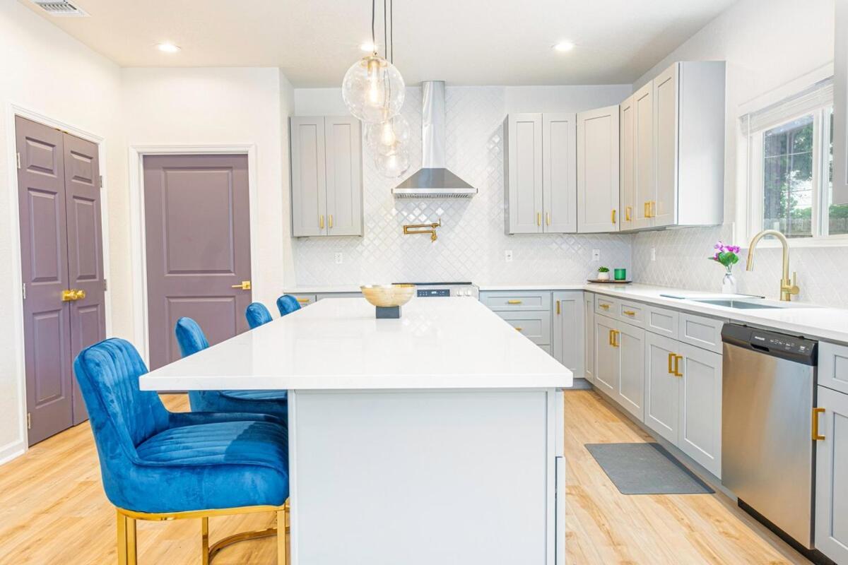 Stunning Elegance 4br2.5 Ba Near Vibrant Downtown Сasa de vacaciones *