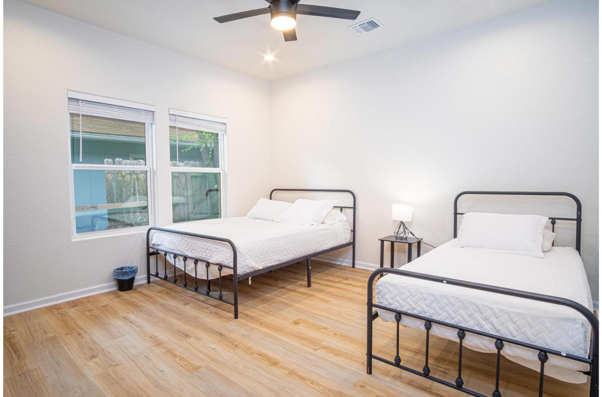 Stunning Elegance 4br2.5 Ba Near Vibrant Downtown *