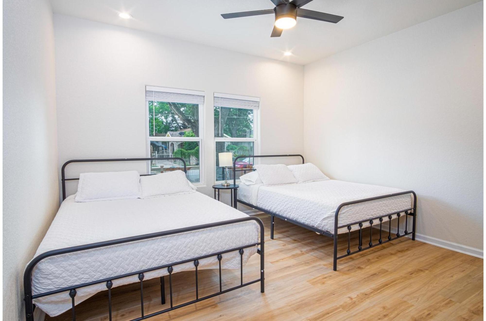Stunning Elegance 4br2.5 Ba Near Vibrant Downtown Holiday home San Antonio